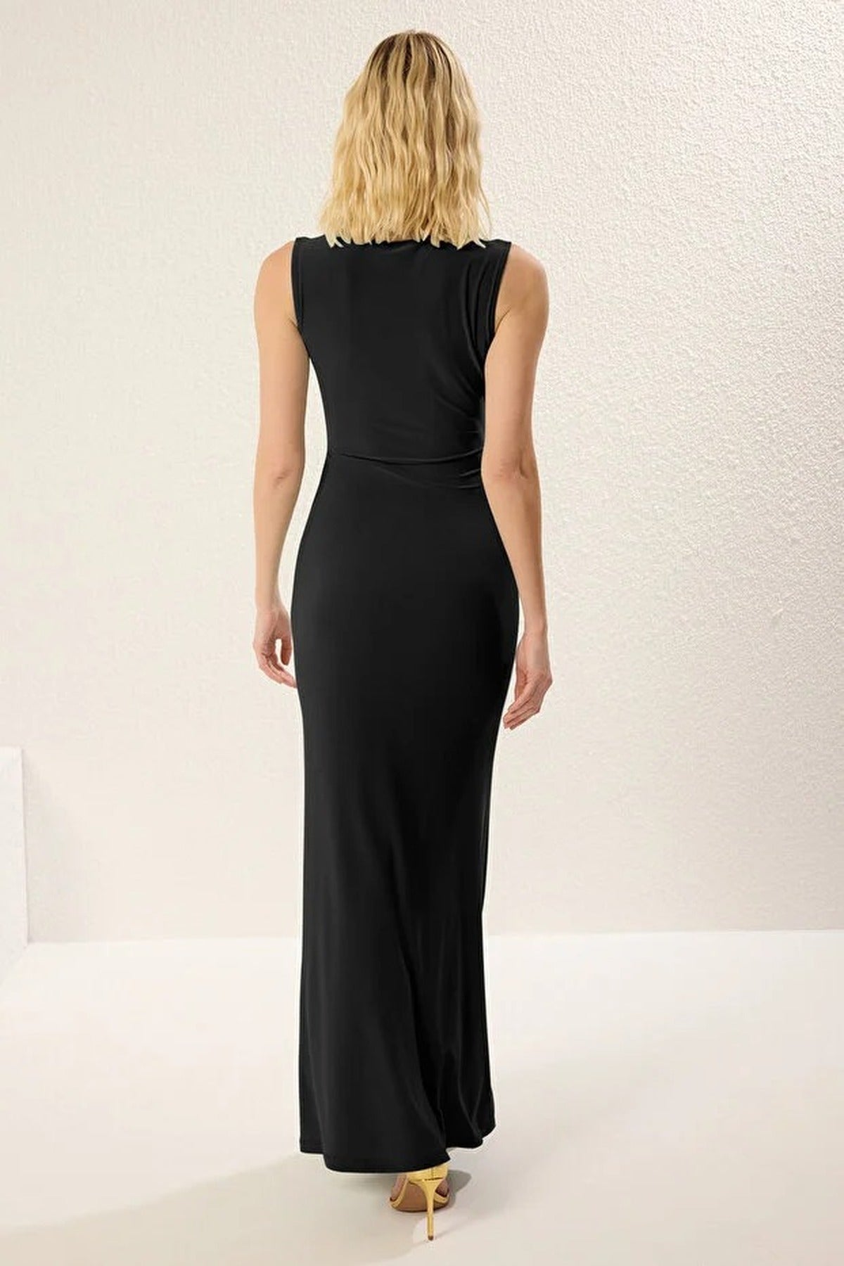 Plain Straight Cut Knitted Maxi Evening Dress with Accessory Details