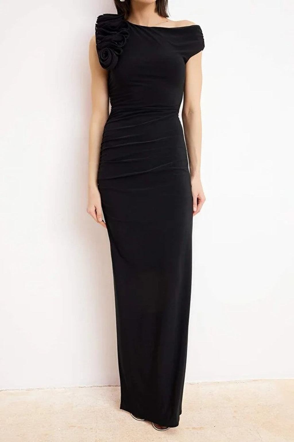 Plain One-Shoulder Knitted Maxi Dress with Applique Detail