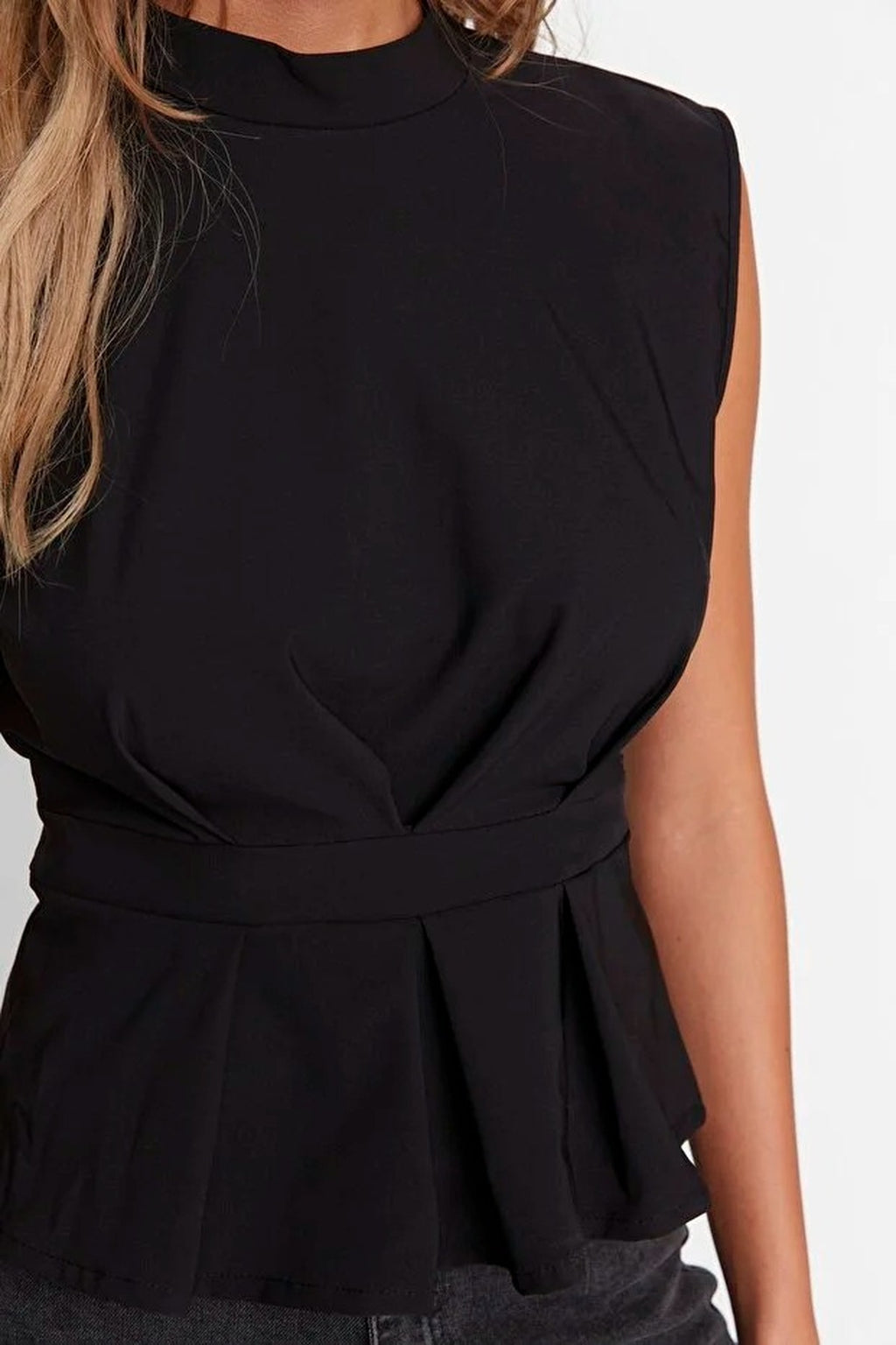 Woven Crew Neck Sleeveless Blouse
