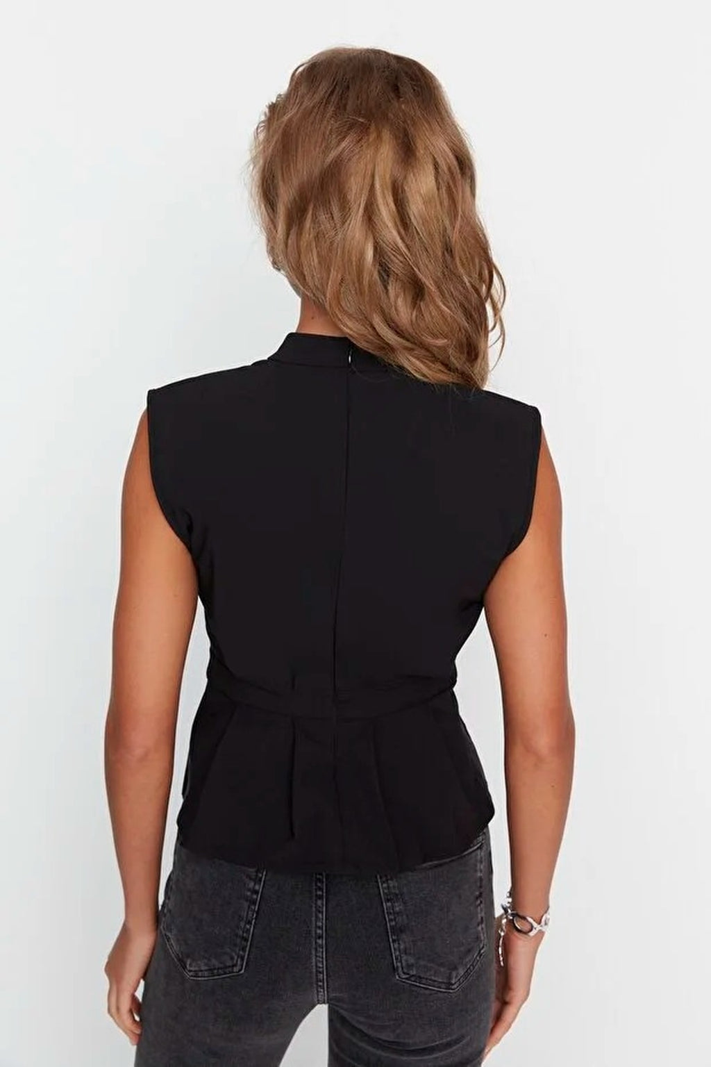 Woven Crew Neck Sleeveless Blouse