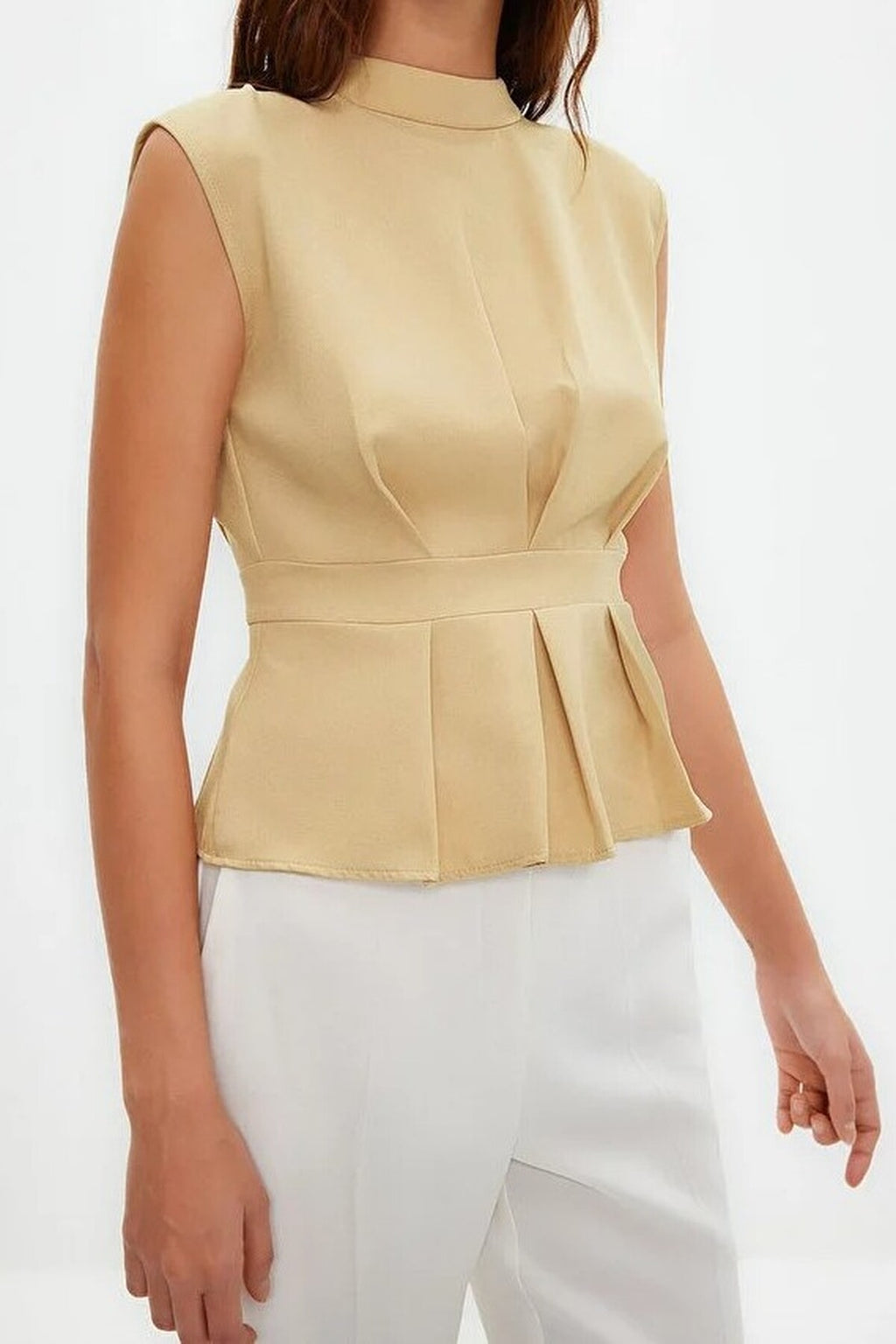Woven Crew Neck Sleeveless Blouse
