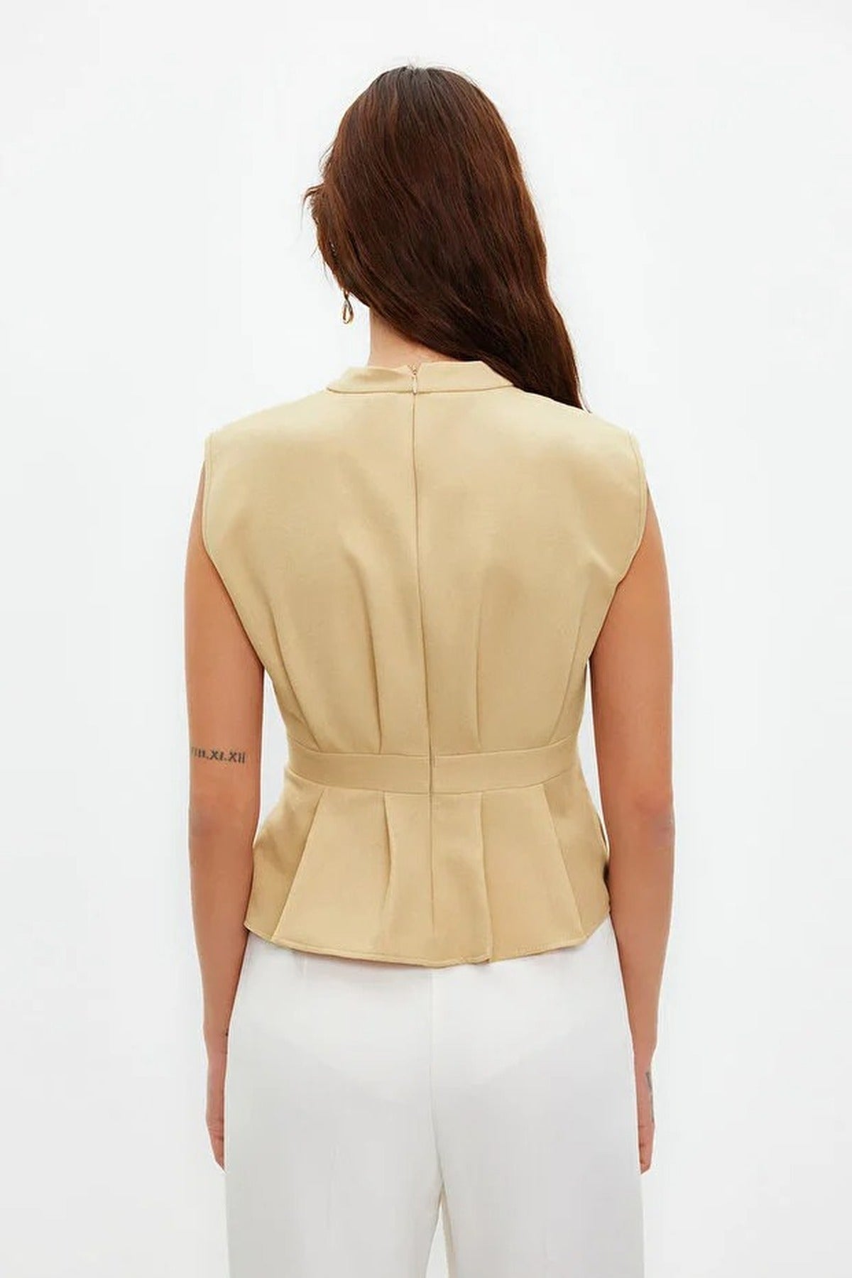 Woven Crew Neck Sleeveless Blouse