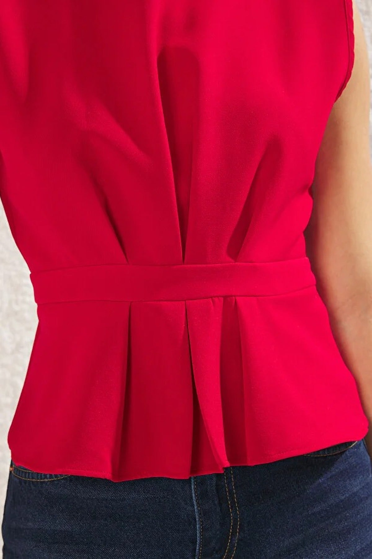 Woven Crew Neck Sleeveless Blouse
