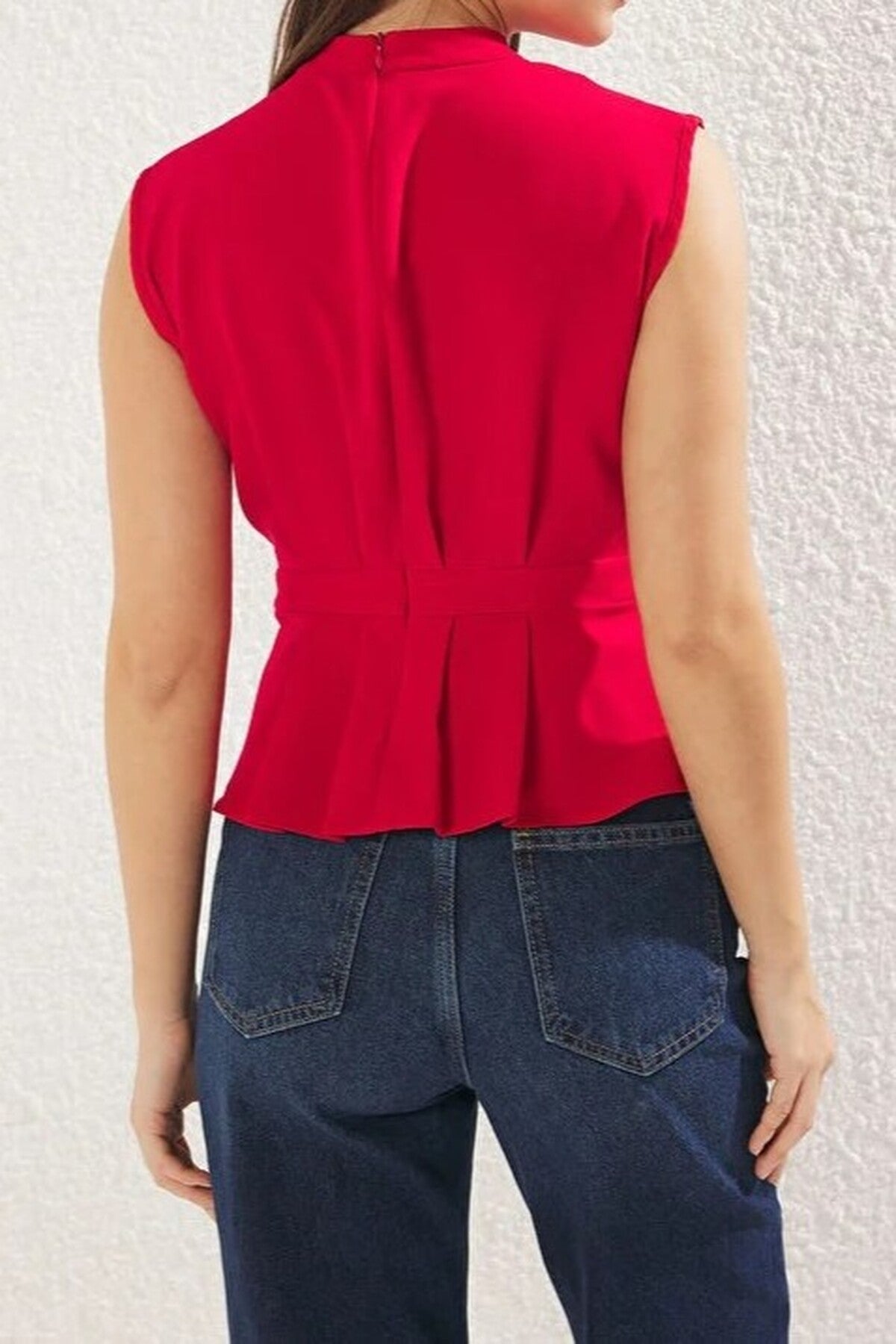 Woven Crew Neck Sleeveless Blouse