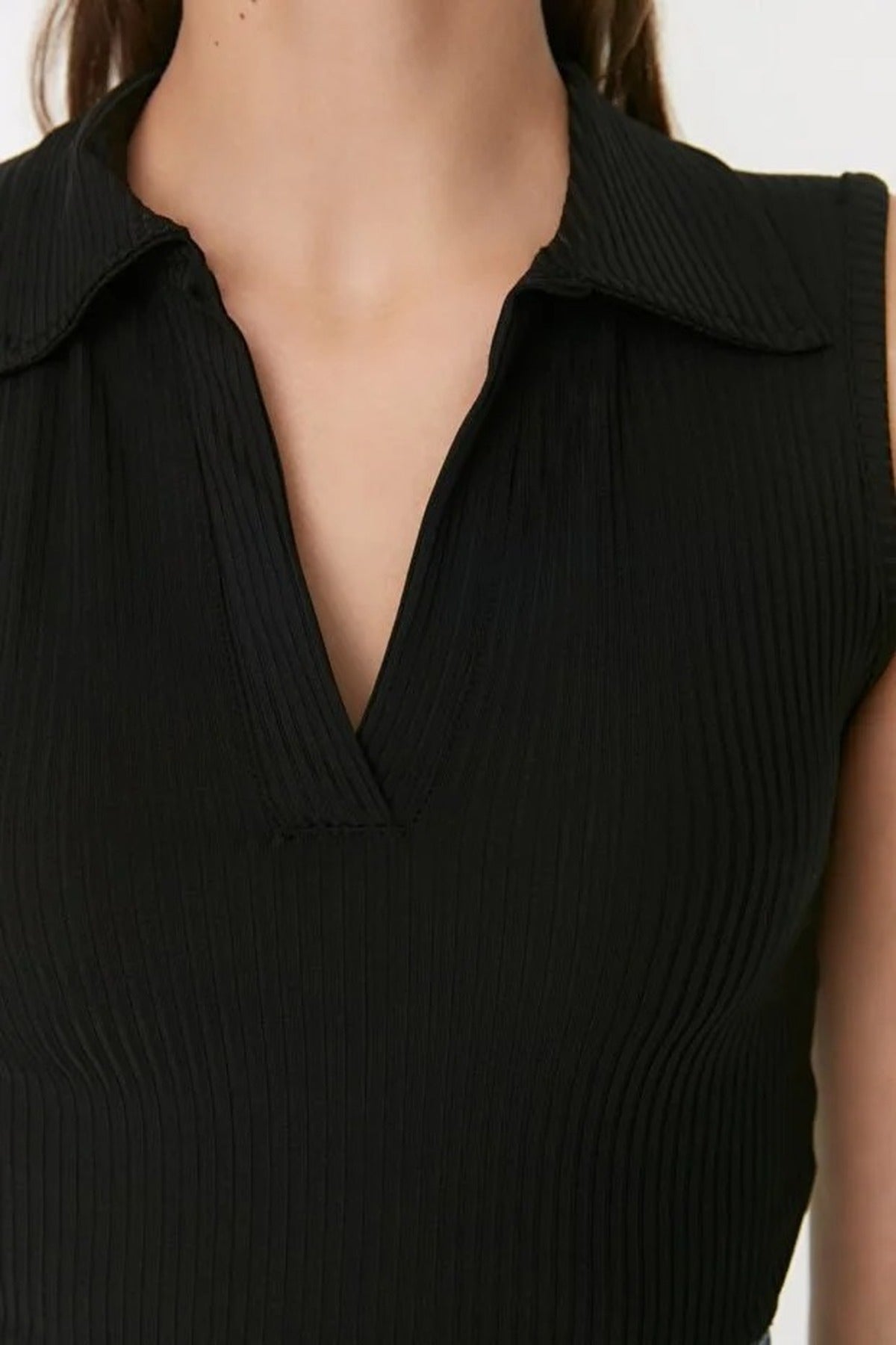 Fitted Polo Collar Crop Stretch Knit Blouse