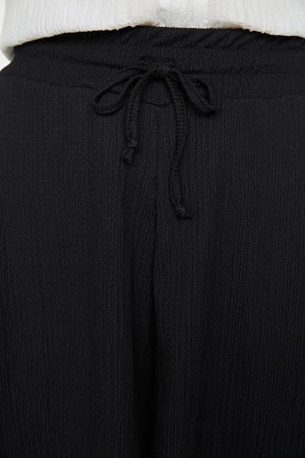Regular Fit Normal Waist Textured Knit Shorts
