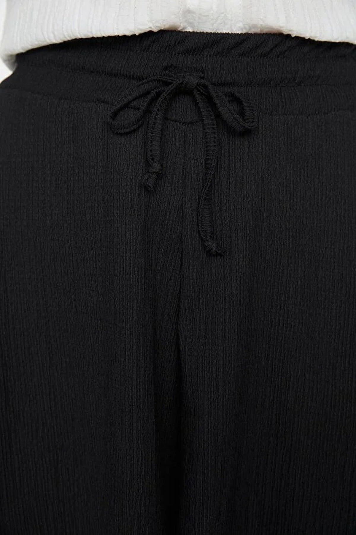 Regular Fit Normal Waist Textured Knit Shorts