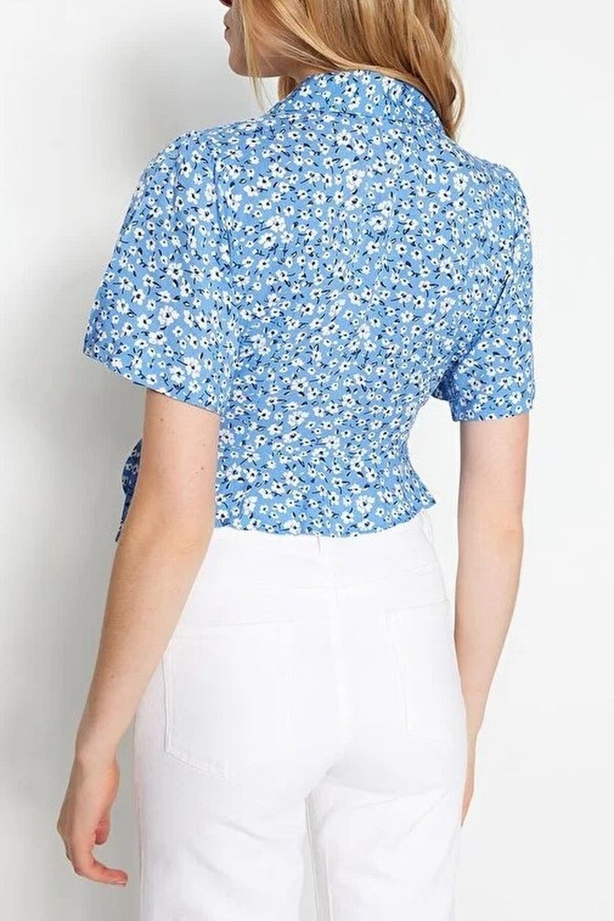 Tie Detail Floral Pattern Crop Woven Blouse