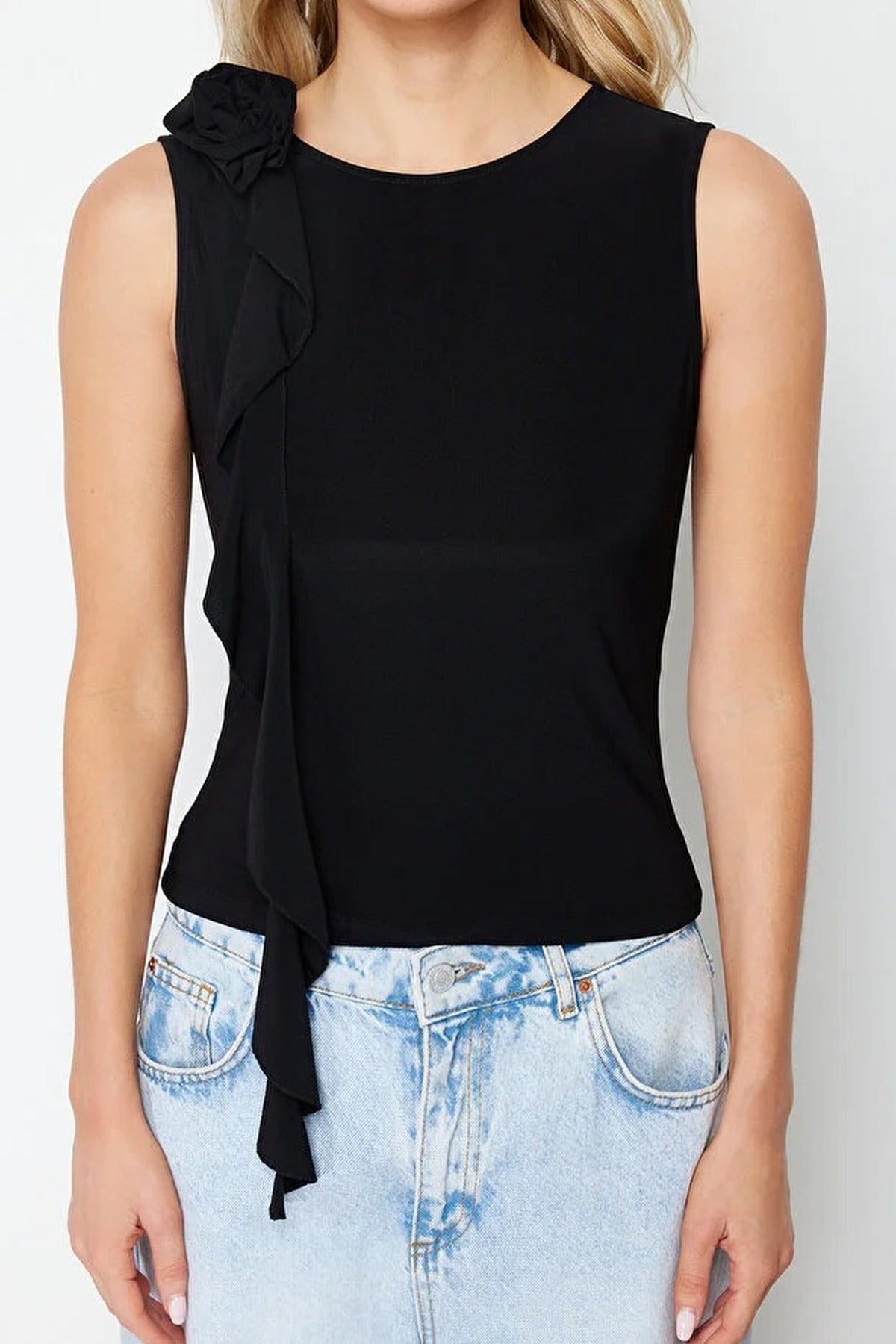 Rose Accessory Detail Ruffled Stretch Regular Knit Blouse