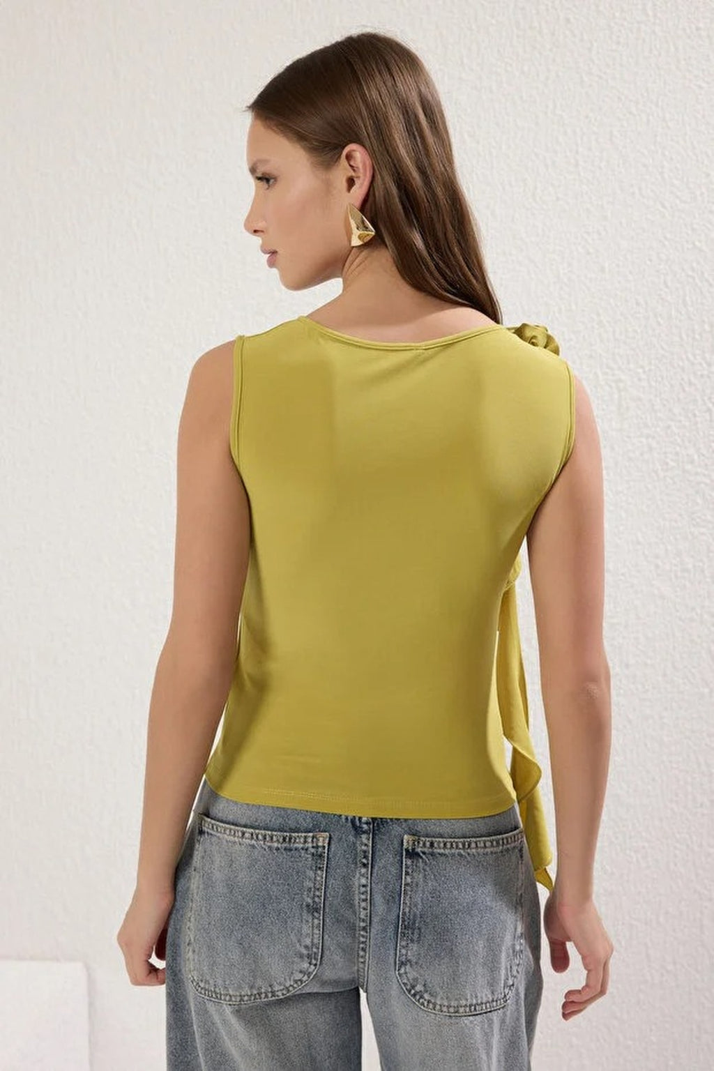 Rose Accessory Detail Ruffled Stretch Regular Knit Blouse