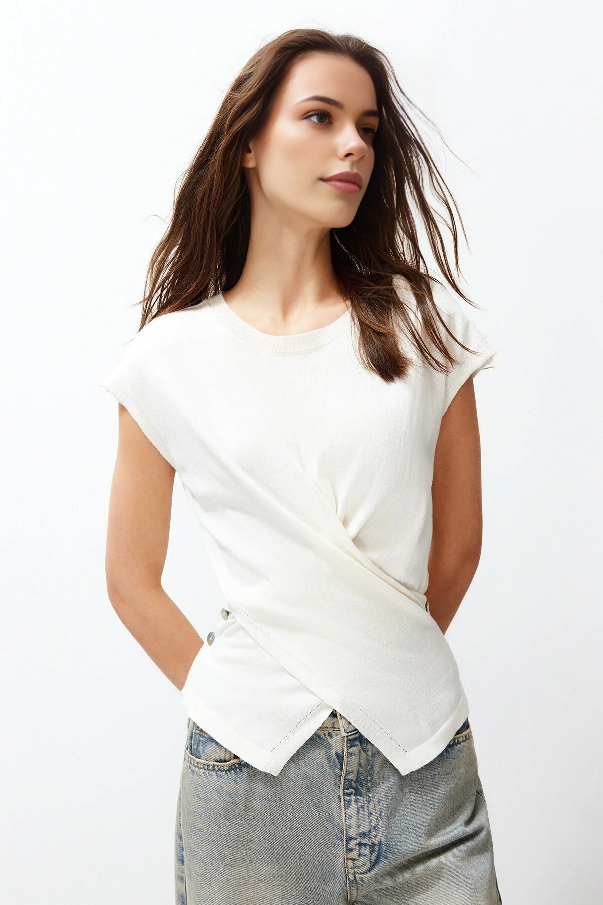 Fitted Crew Neck Short Sleeve Knit Blouse