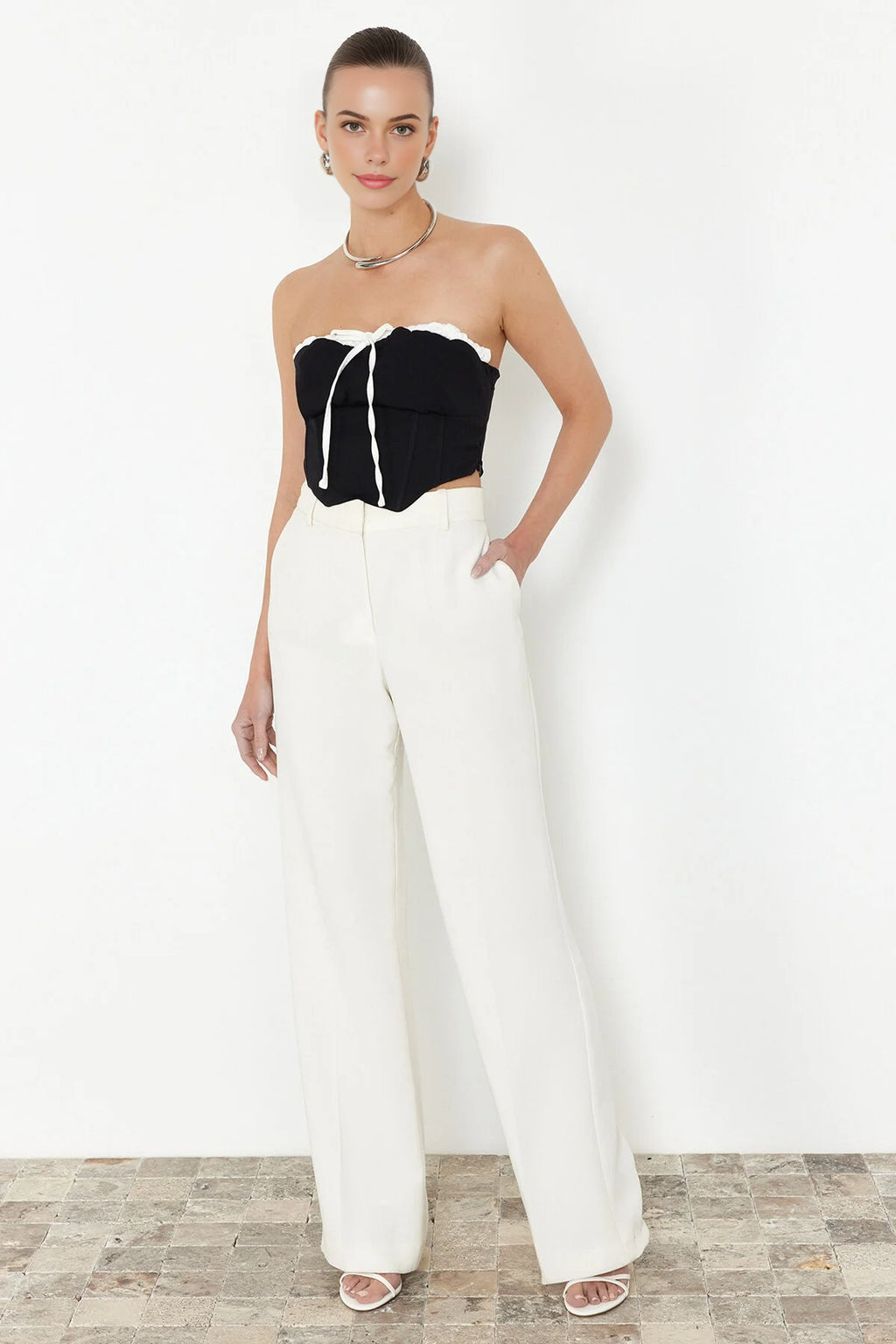 Straplez Tie Detail Crop Fitted Blouse