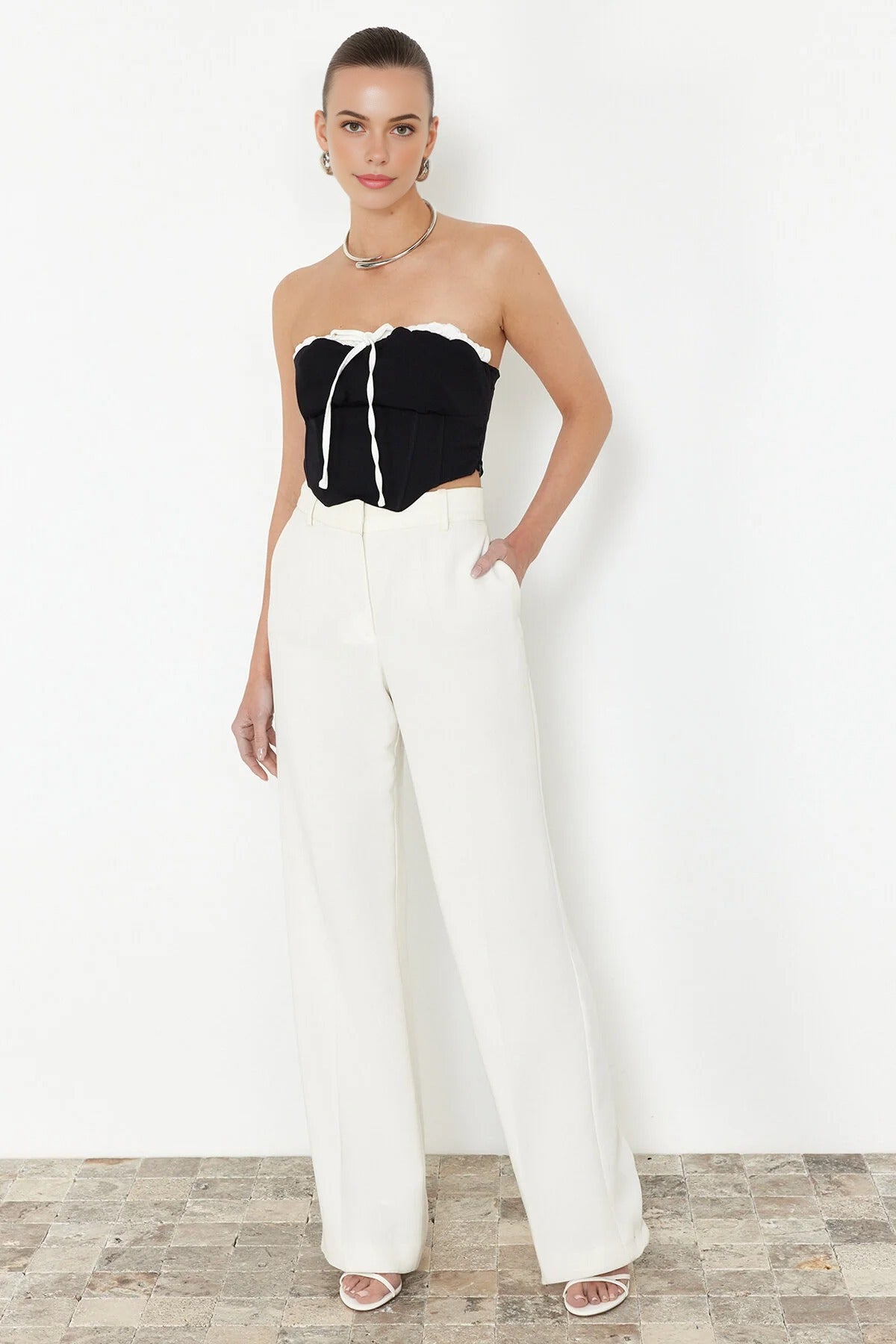 Straplez Tie Detail Crop Fitted Blouse