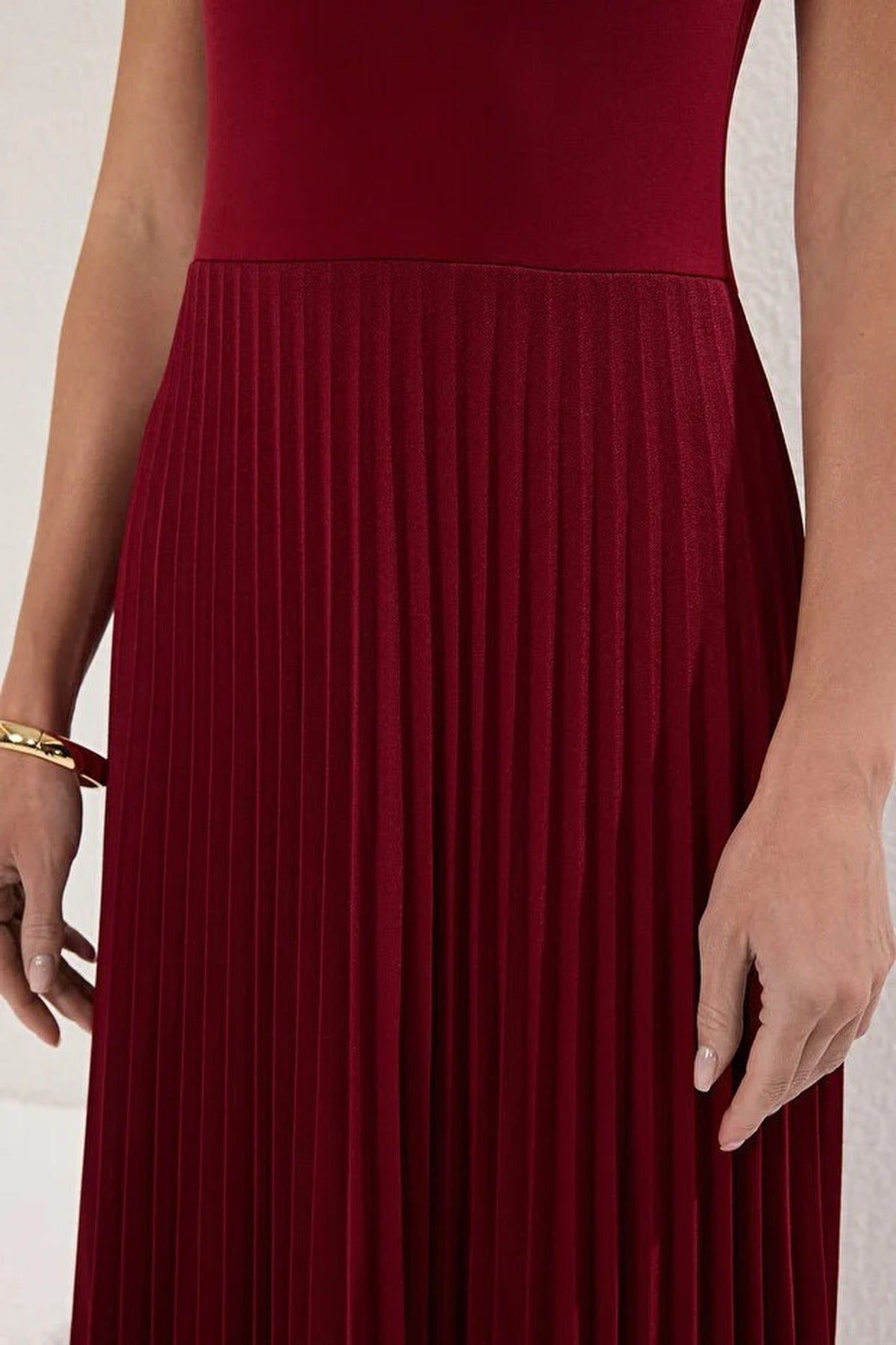 Pleated Lined Sleeveless Stretch Knit Midi Dress