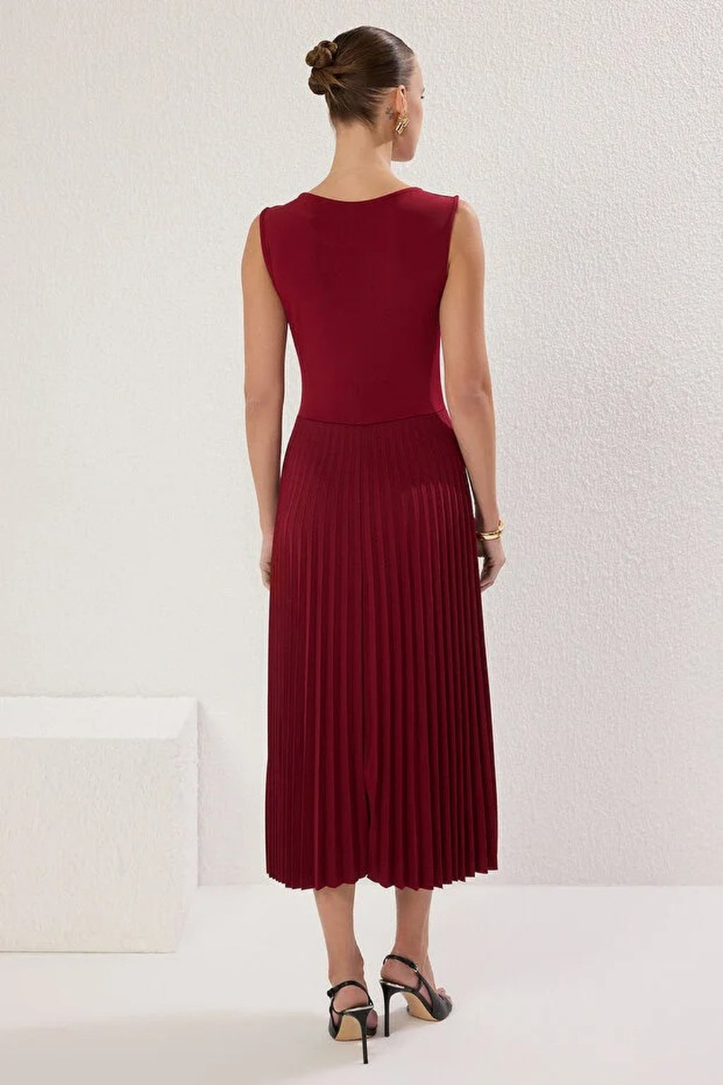 Pleated Lined Sleeveless Stretch Knit Midi Dress