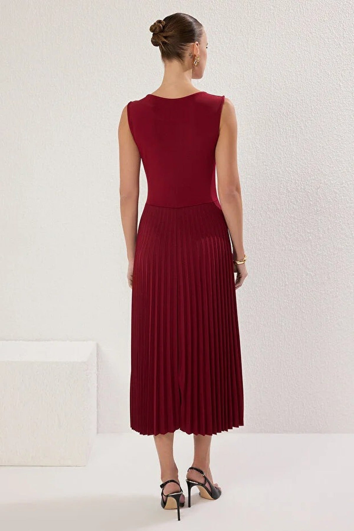 Pleated Lined Sleeveless Stretch Knit Midi Dress