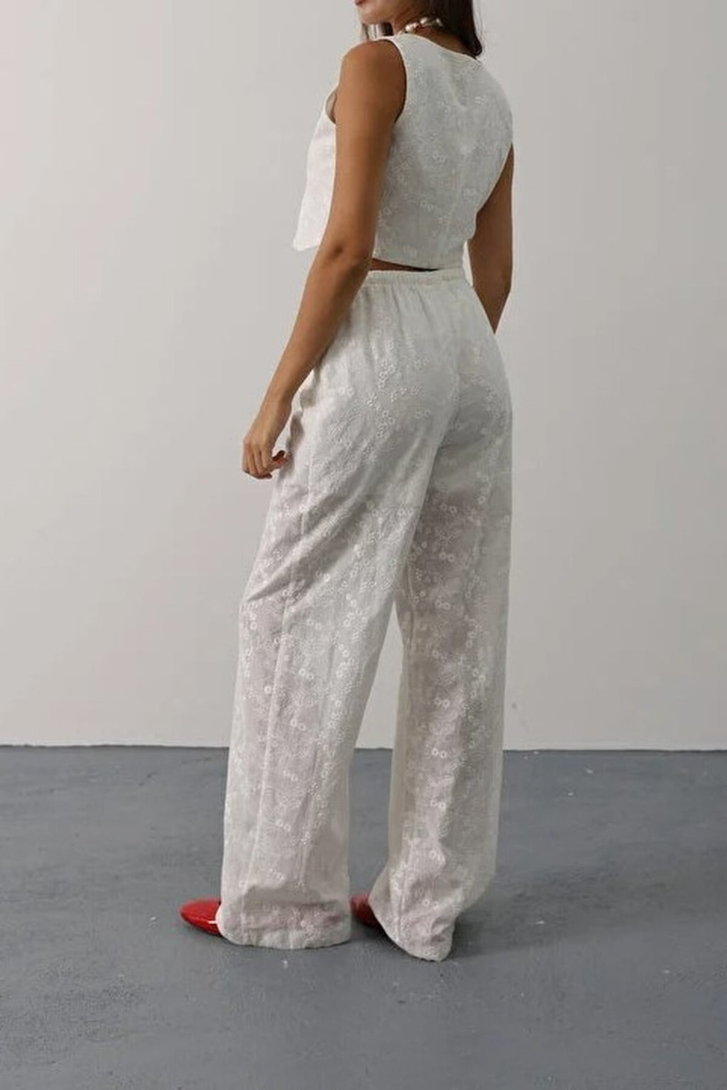 V-Neck Crop Embroidered Woven Vest