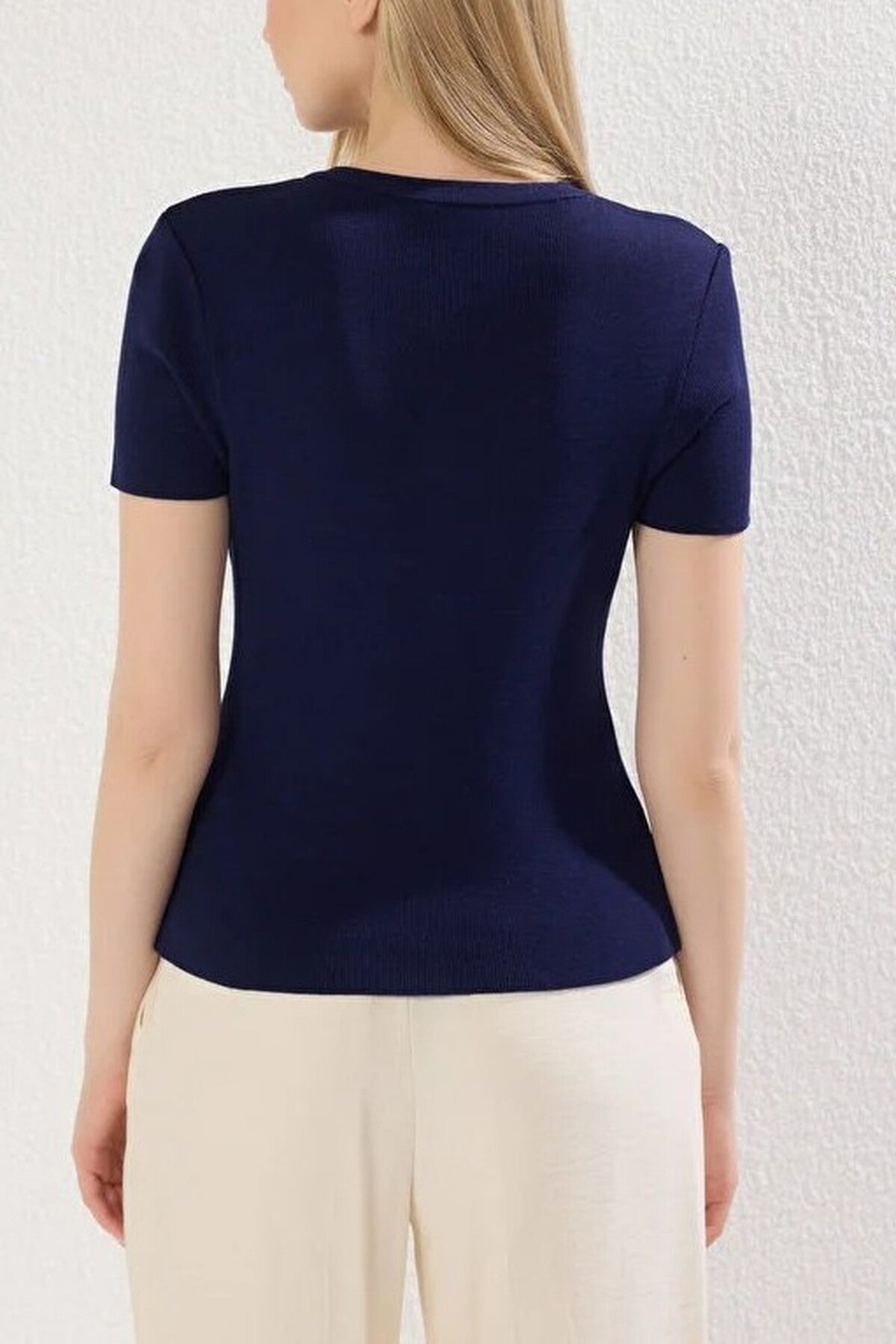 Crew Neck Thin Knit Blouse