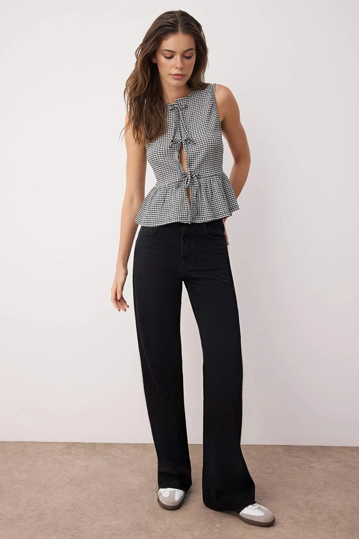 Polka Dot Tie Detail Sleeveless Fitted Knit Blouse