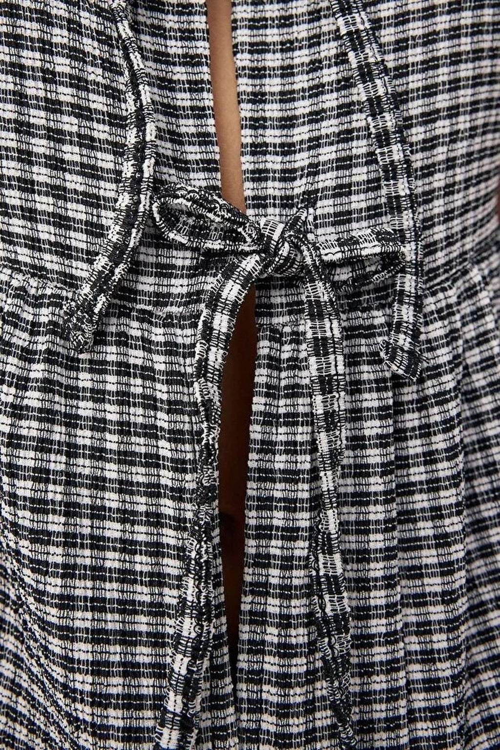Polka Dot Tie Detail Sleeveless Fitted Knit Blouse