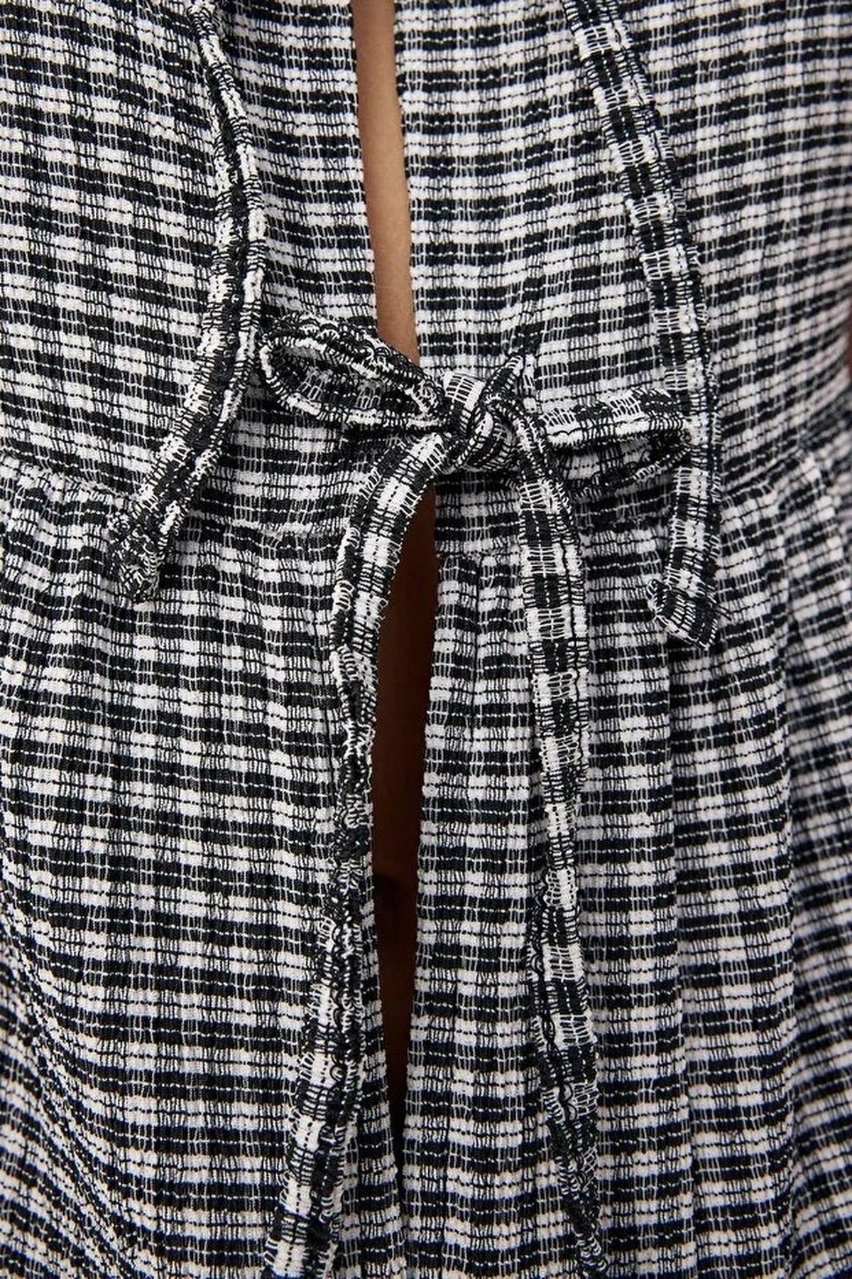 Polka Dot Tie Detail Sleeveless Fitted Knit Blouse