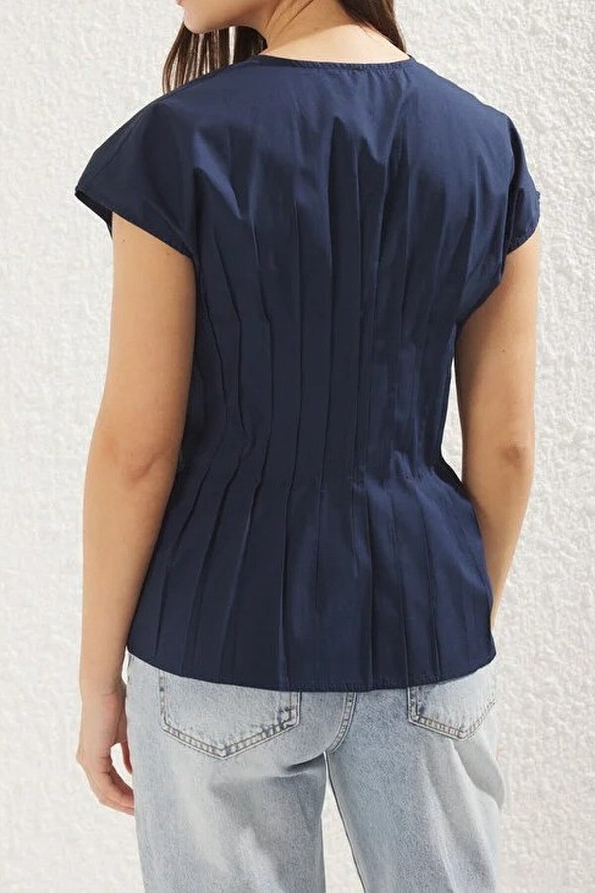 Fitted Woven Shirt with Waist Darts Detail and Tie Closure