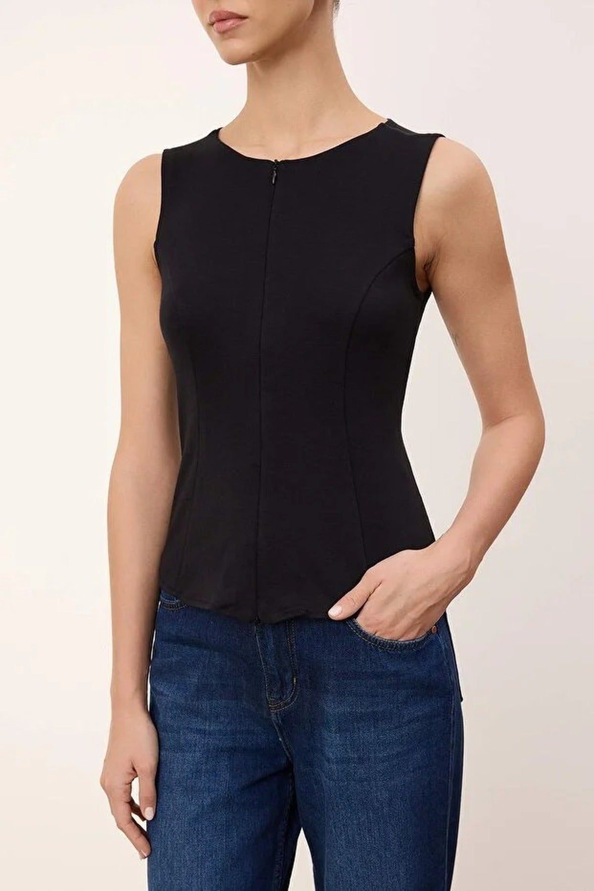 Fitted Zip-Up Sleeveless Knitted Blouse