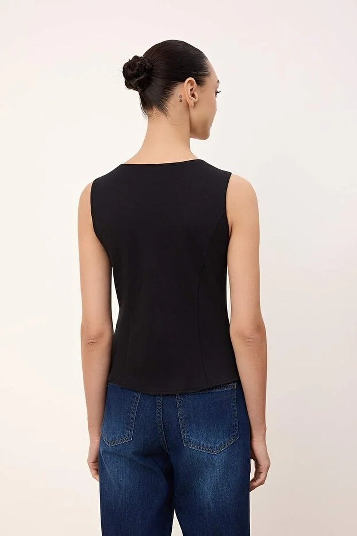 Fitted Zip-Up Sleeveless Knitted Blouse