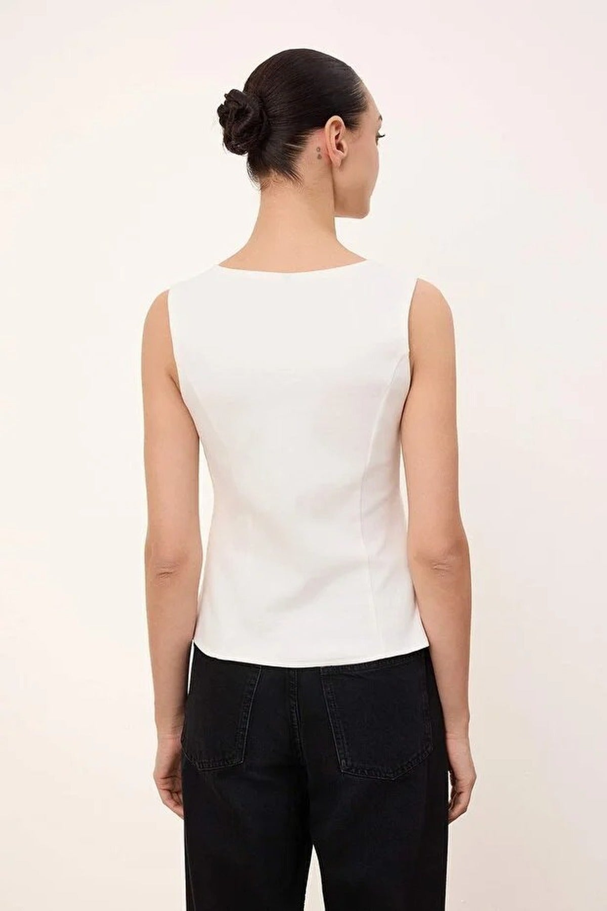 Fitted Zip-Up Sleeveless Knitted Blouse