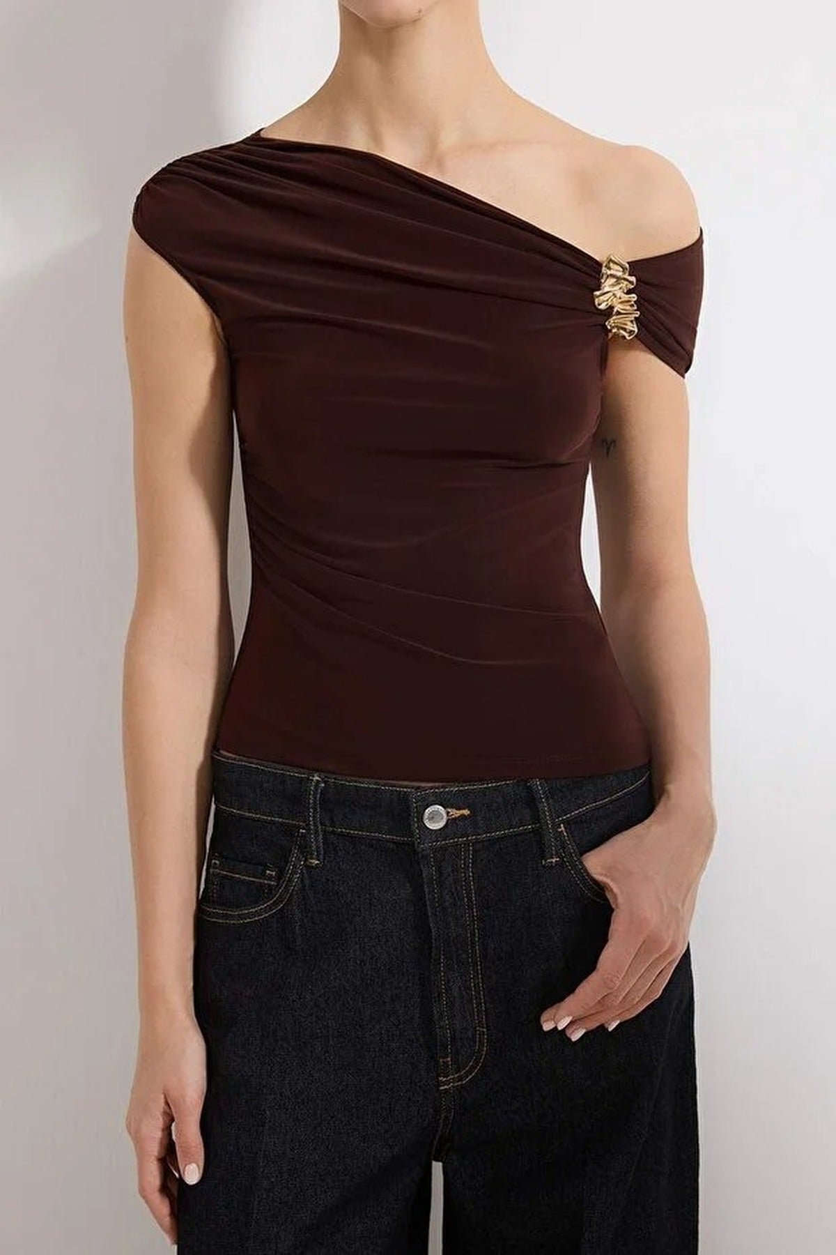 Fitted Asymmetrical Neckline Blouse with Accessory Detail Knit