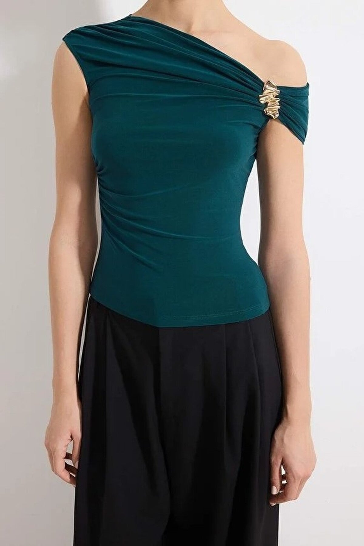 Fitted Asymmetrical Neckline Blouse with Accessory Detail Knit