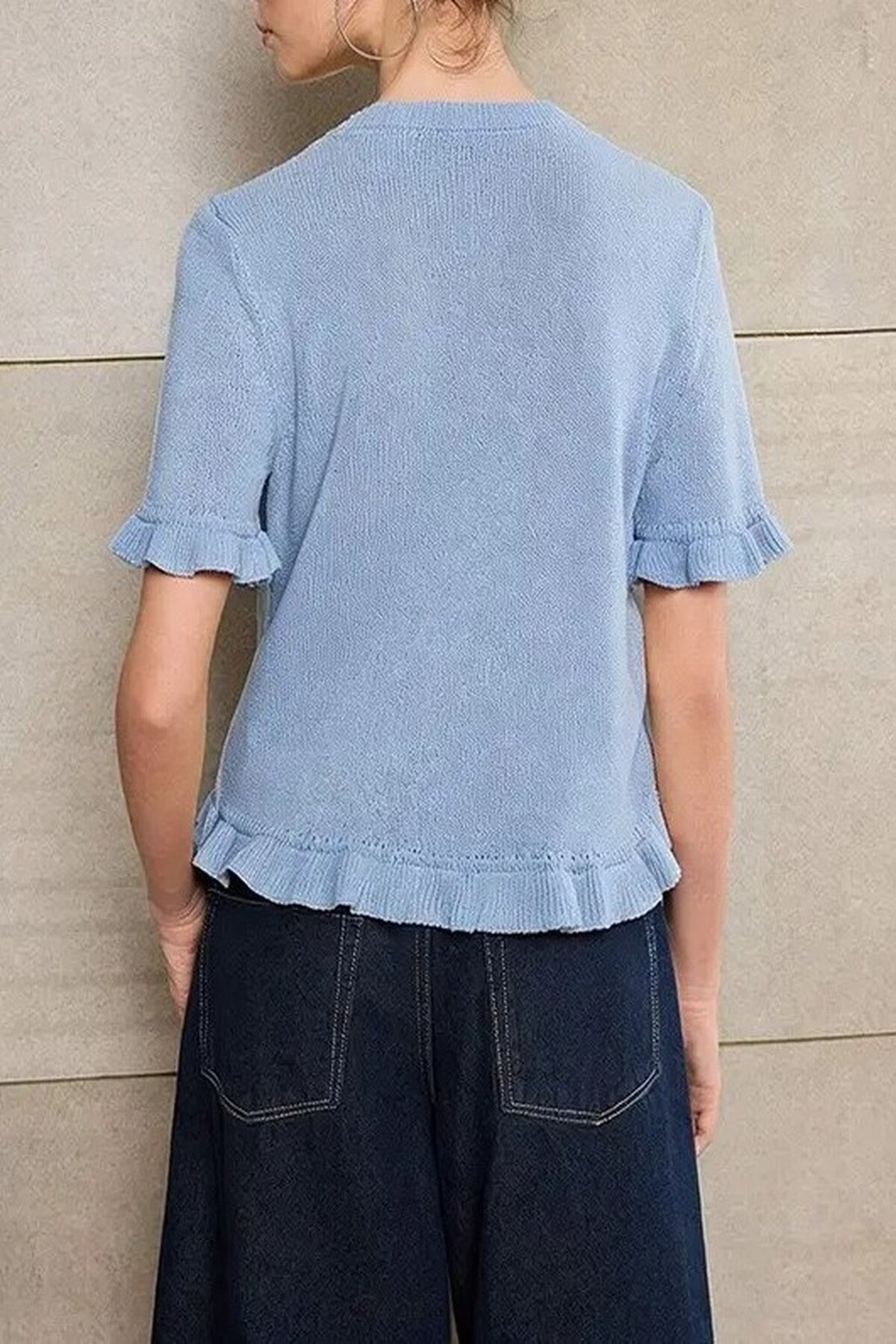 Flower Button Detail Crew Neck Knit Blouse