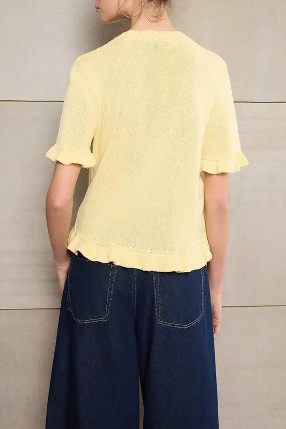 Flower Button Detail Crew Neck Knit Blouse