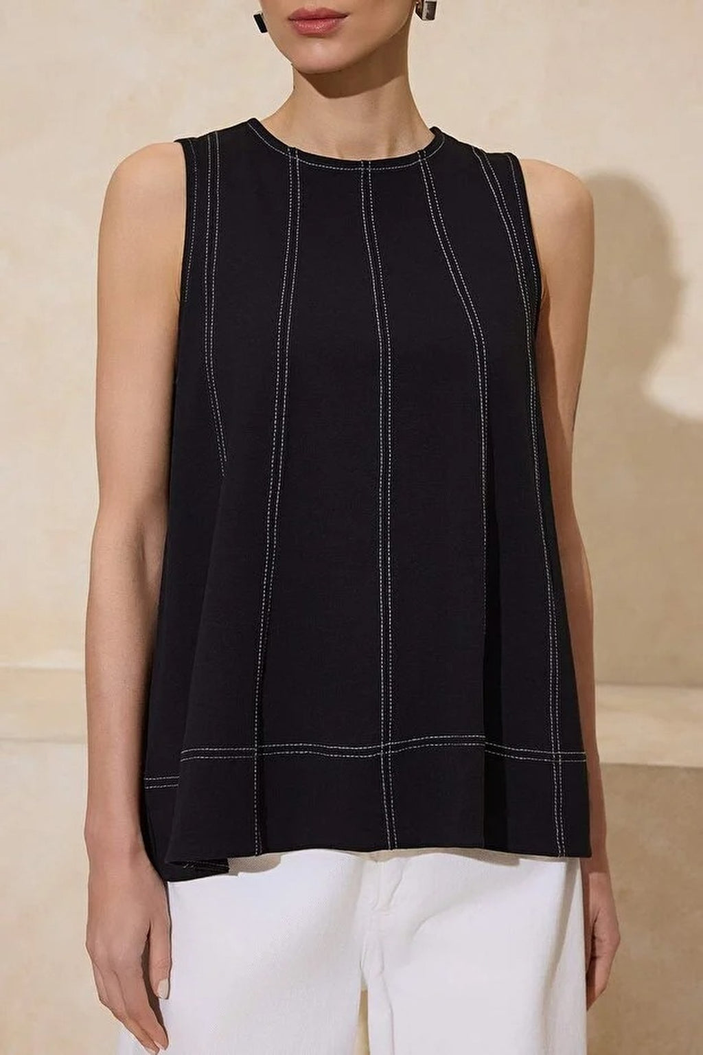 Relaxed Crew Neck Sleeveless Stitched Detail Knitted Blouse