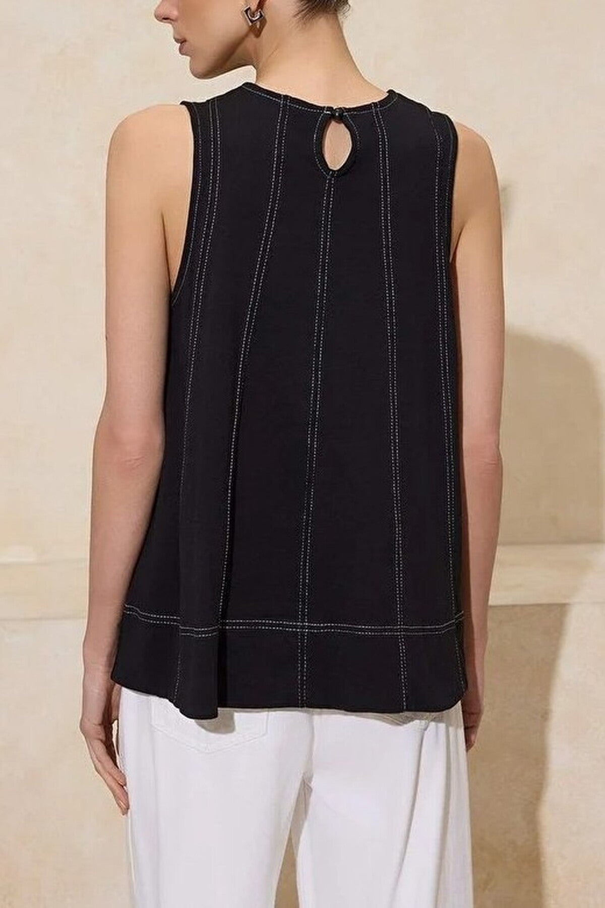 Relaxed Crew Neck Sleeveless Stitched Detail Knitted Blouse