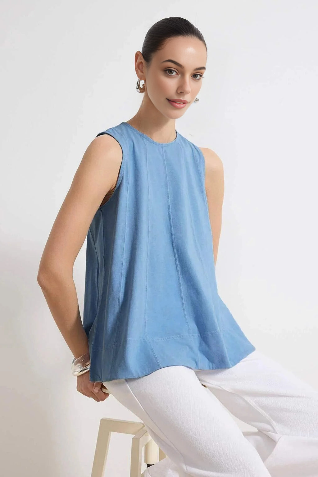 Relaxed Crew Neck Sleeveless Stitched Detail Knitted Blouse