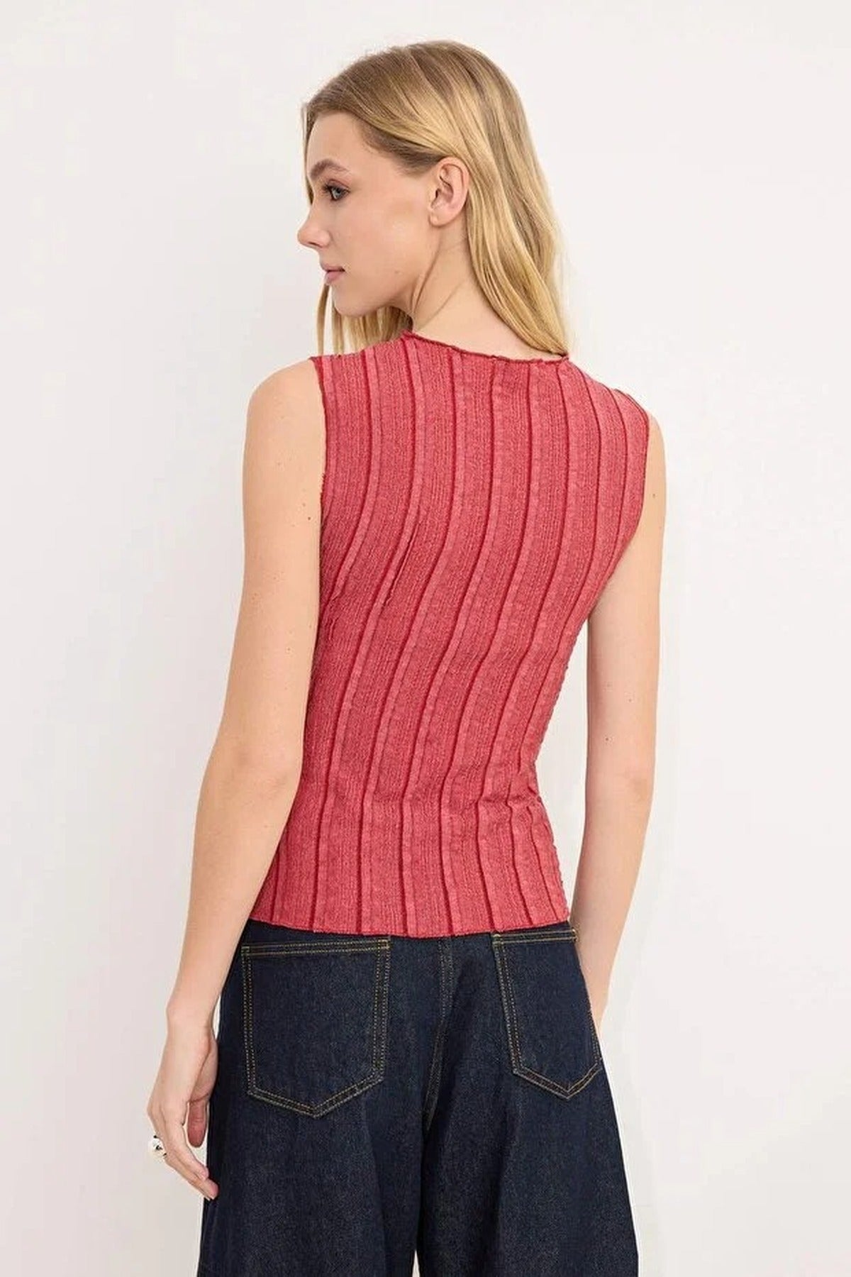 Fitted Sleeveless Textured Knit Blouse