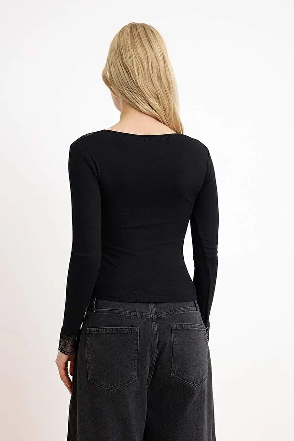 Fitted V-neck Soft Knit Blouse with Lace Detail