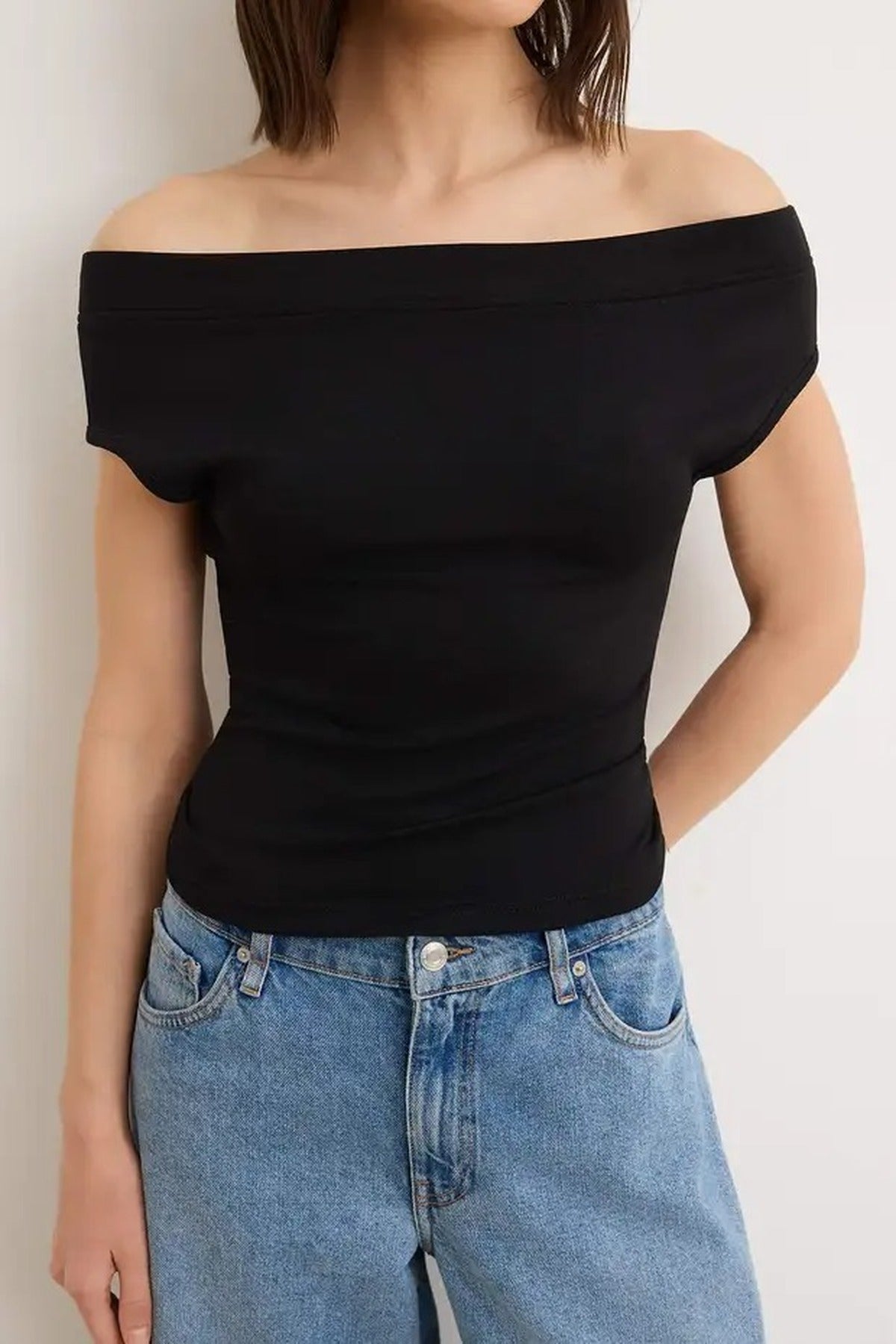 Fitted Carmen Neckline Sleeveless Knit Blouse